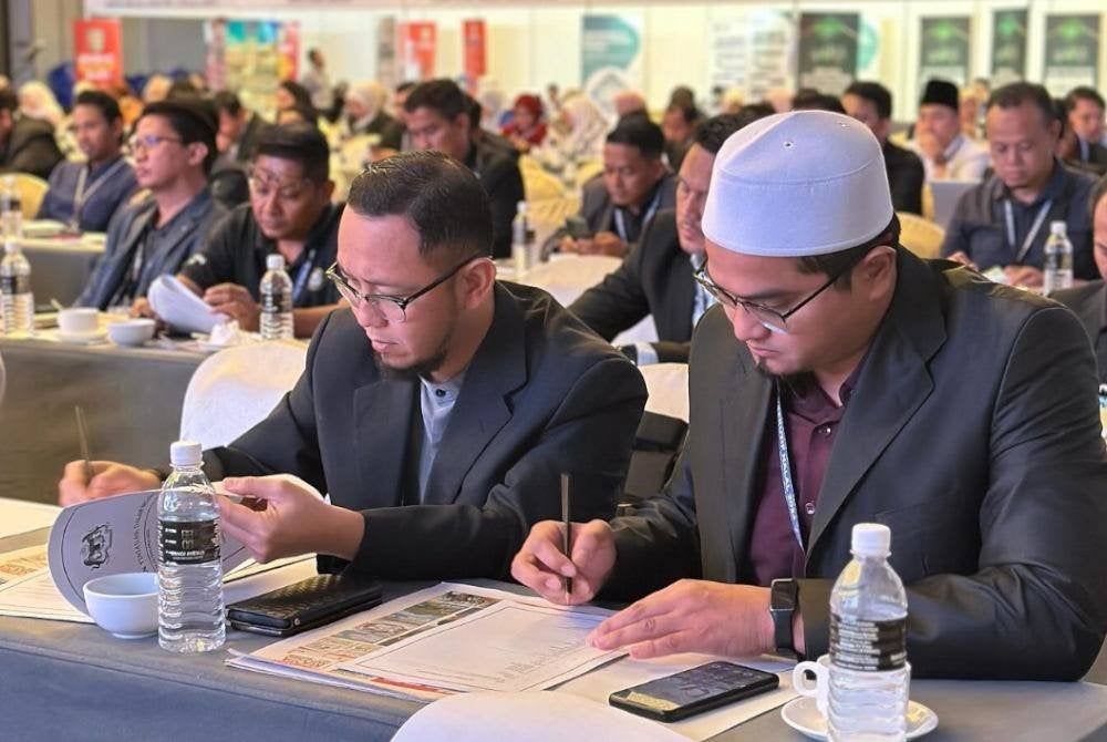 EKSEKUTIF halal menjadi nadi penggerak kepada industri halal di Malaysia. 