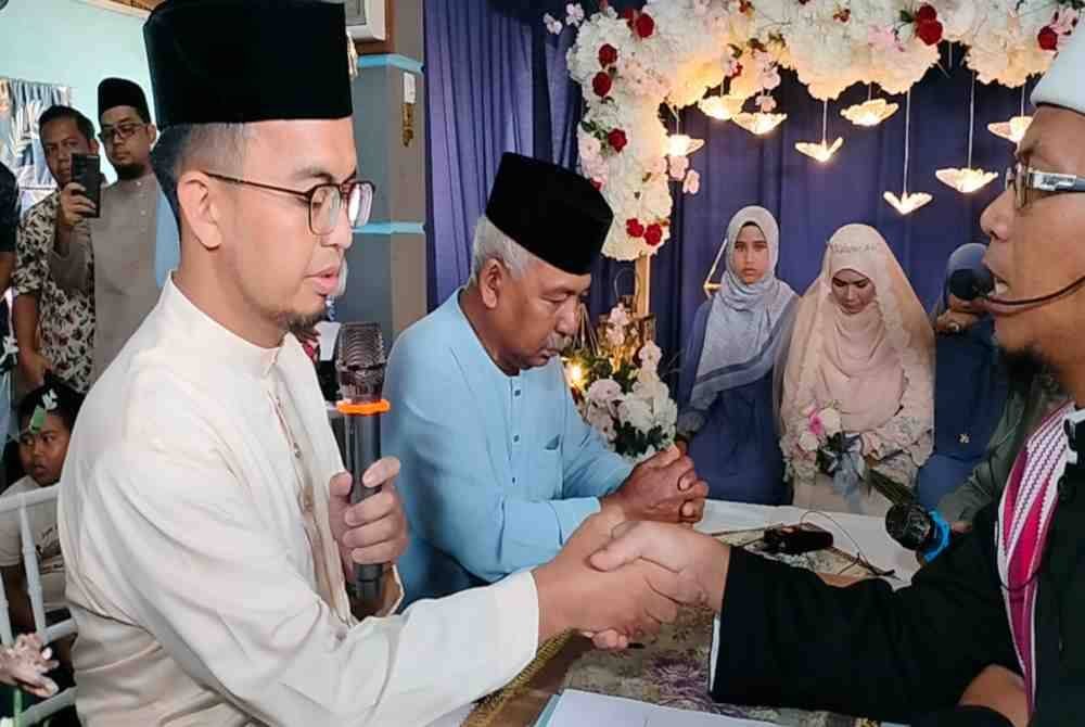 Hanya dengan sekali lafaz, Mohd Khairul selamat bergelar suami kepada Ina.