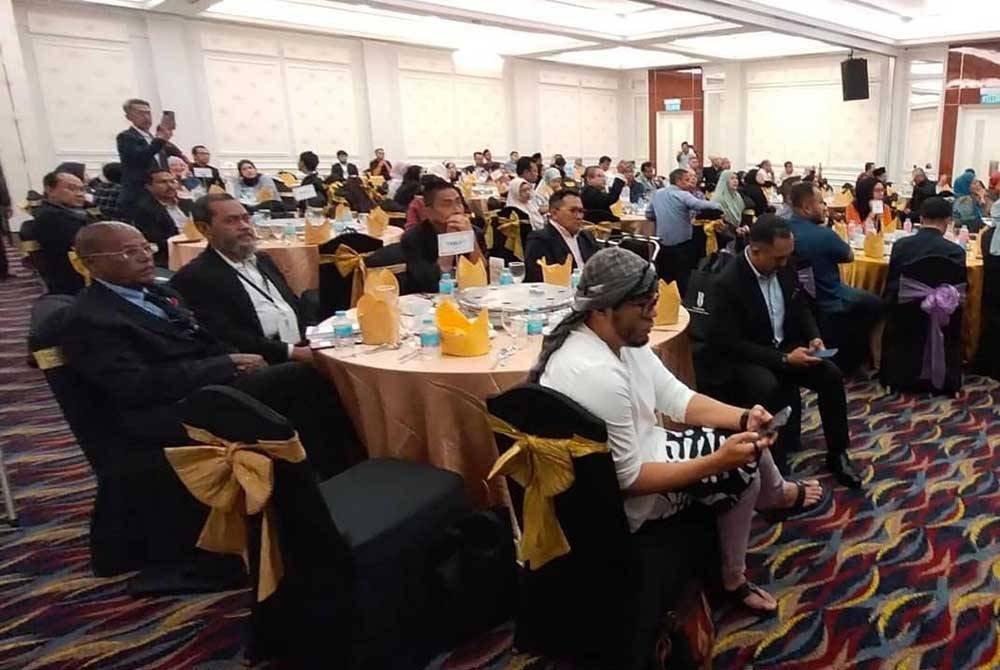 Sebahagian peserta yang hadir pada Majlis Perasmian Seminar Usahawan Madani Bumiputera di Hotel UiTM Shah Alam.