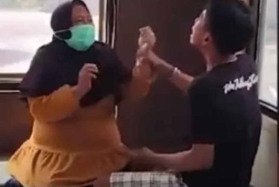 Satrio menangis dan merayu kepada ibunya supaya tidak ditinggalkan di balai polis.-Agensi