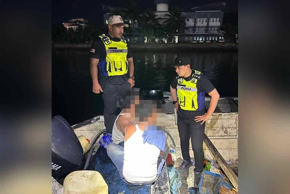 Polis berjaya menggagalkan cubaan keluar bot membawa migran asing di perairan Tanjung Karang, pada Rabu.