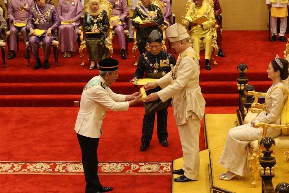 Sultan Nazrin berkenan mengurniakan darjah SPCM kepada Syed Danial pada Istiadat Penganugerahan Darjah Kebesaran dan Pingat-Pingat Negeri Perak di Istana Iskandariah, Kuala Kangsar pada Sabtu.