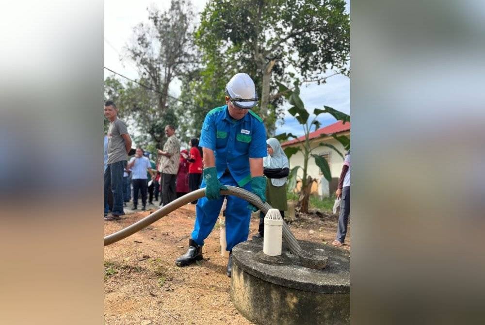 Demontrasi pengosongan tangki septik antara aktiviti kesedaran yang dibuat bagi memberi penjelasan yang lebih teliti mengenai 'Peraturan-Peraturan Industri Perkhidmatan Air (Perkhidmatan Nyahenap Cemar) 2021'.