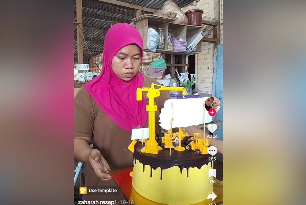 Antara kek yang dihasilkan Zaharah.