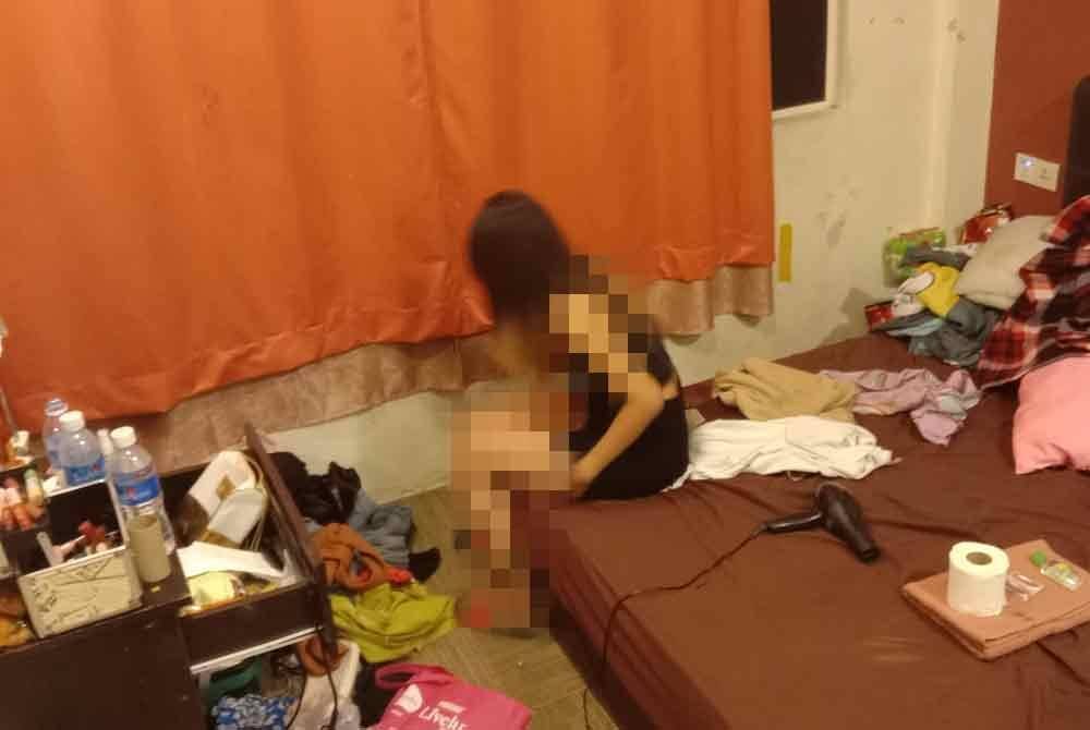 Keadaan bilik yang kotor dan berbau ini antara dikesan dalam operasi dijalankan sekitar ibu kota pada Sabtu.