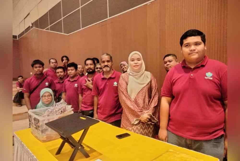 Nur Amirah (tiga dari kanan) bersama peserta OKU program InsPeK SUMMIT 2024 pada Ahad.