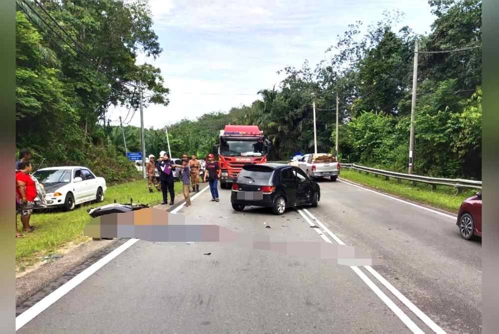 Mayat dua beranak terbabit dihantar ke Hospital Tampin untuk tindakan lanjut. Foto Polis