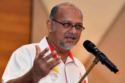 Gobind berucap pada Konvensyen Biasa Negeri DAP Selangor di IDCC Seksyen 15 pada Ahad. Foto Bernama