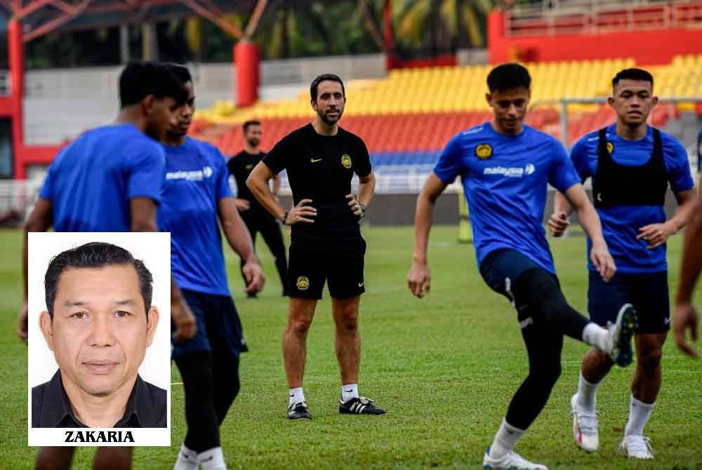 Pau Marti (tengah) akan menilai beberapa pemain muda untuk disenaraikan dalam skuad Piala ASEAN.