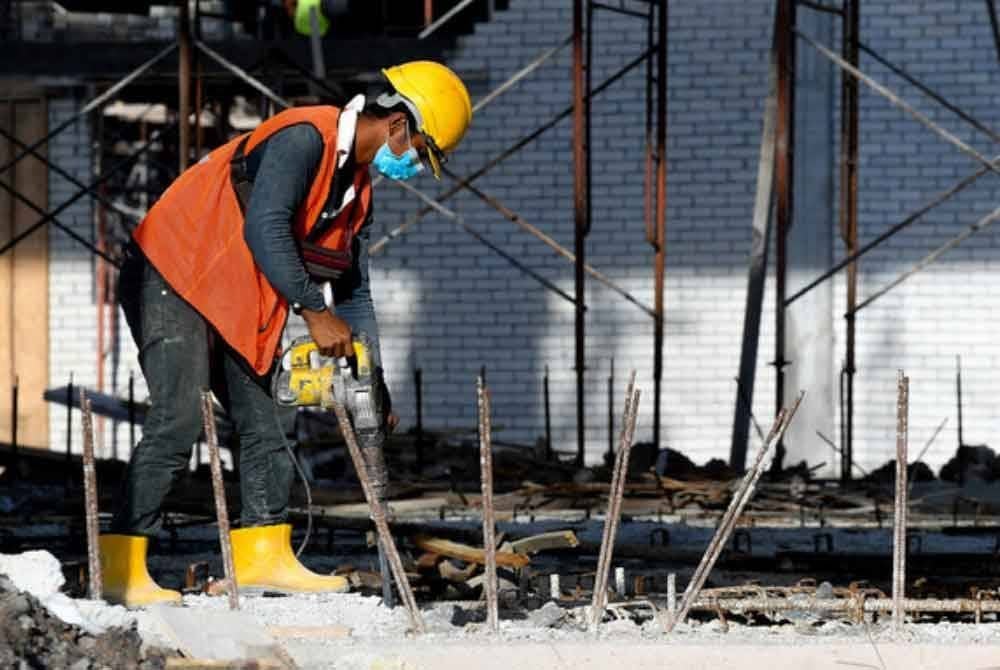 Subsektor bangunan kediaman dan bangunan bukan kediaman masing-masing turut menunjukkan momentum dengan peningkatan sebanyak 27.8 peratus dan 27.7 peratus. - Gambar hiasan