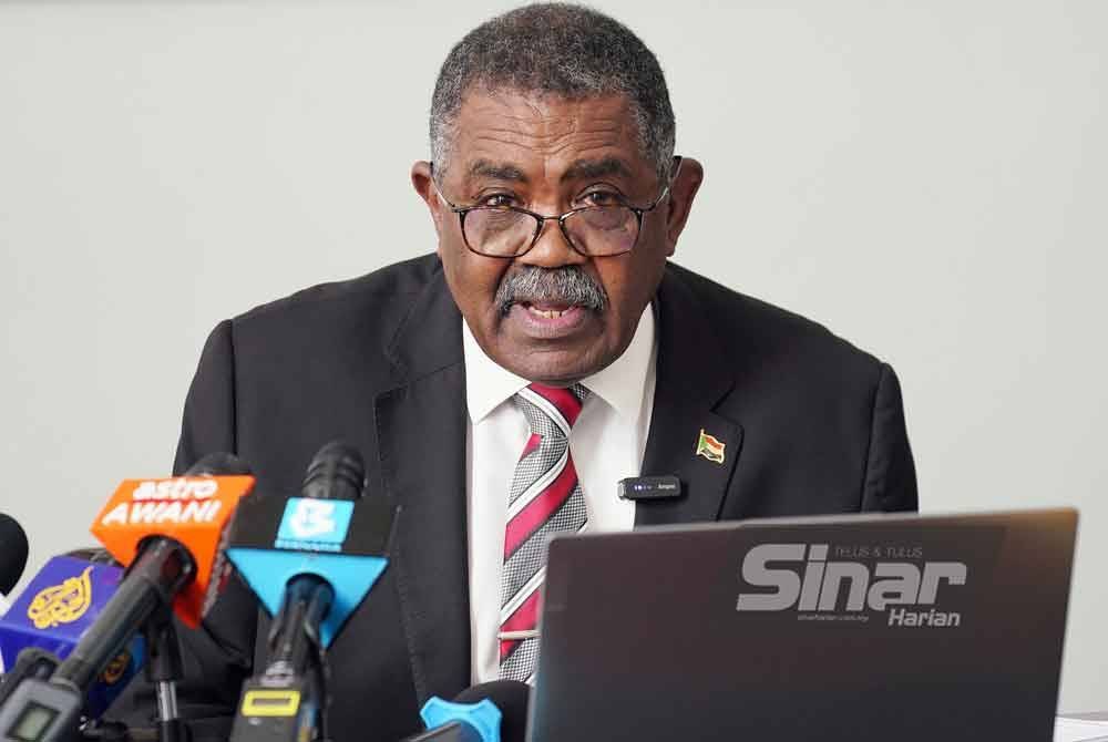 H.E Hassan Abdelsalam Omer ketika sidang akhbar di Ibu Pejabat Kedutaan Sudan di Kuala Lumpur pada Isnin. Foto Sinar Harian/ROSLI TALIB