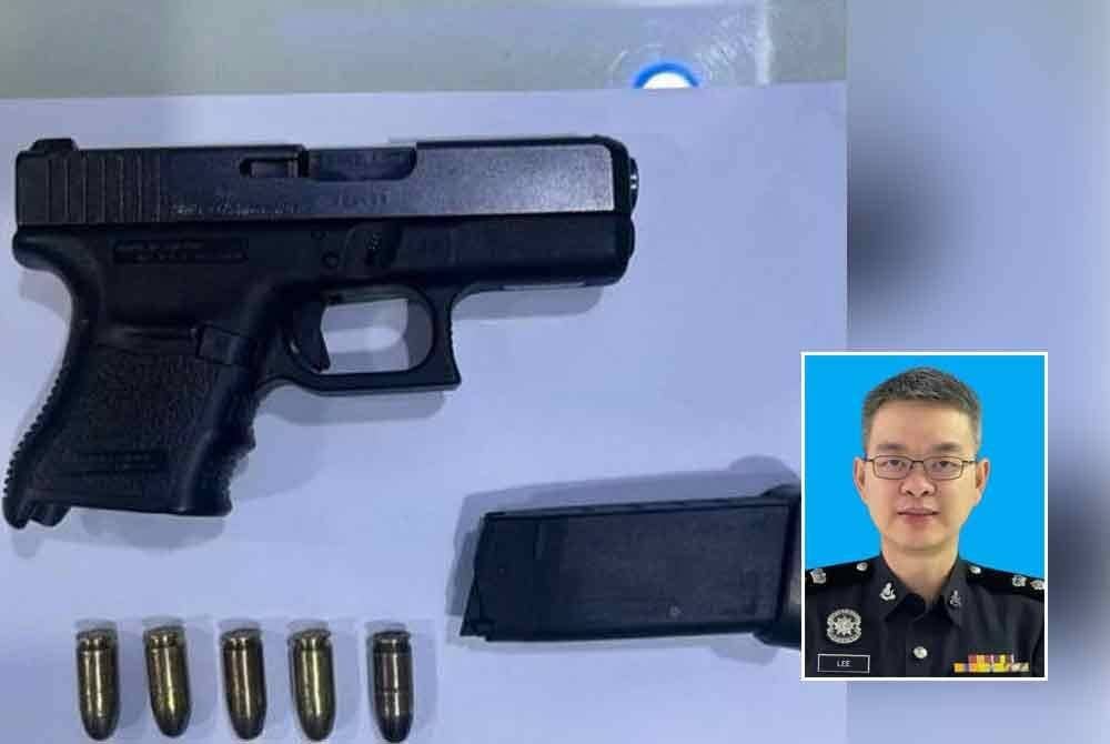 Polis menahan seorang lelaki di tepi jalan di Jalan Sultan Azlan Shah di sini kerana memiliki senjata api dan peluru hidup. Gambar kecil: Swee Sake. Gambar hiasan