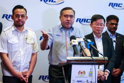 Anthony (tengah) bercakap ketika ditemui pemberita selepas Majlis Menandatangani MOA antara RAC dengan LPNPP dan Majlis Menandatangani HOA antara RAC dengan Rivanis Ventures Sdn Bhd pada Isnin. Foto Bernama