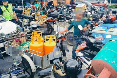 Antara kenderaan yang diperiksa dalam Ops PeWA JPJ Wilayah Persekutuan Kuala Lumpur, pada Isnin.