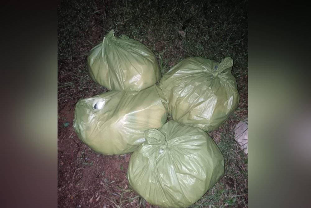 48 peket gula ditemui di tepi Sungai Golok dipercayai untuk diseludup masuk ke negara jiran.