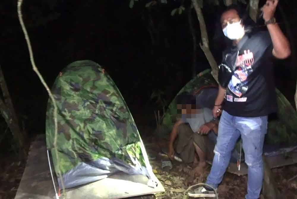 Seorang lelaki warga Myanmar ditahan ketika tidur dalam khemah yang didirikan di kawasan belukar.