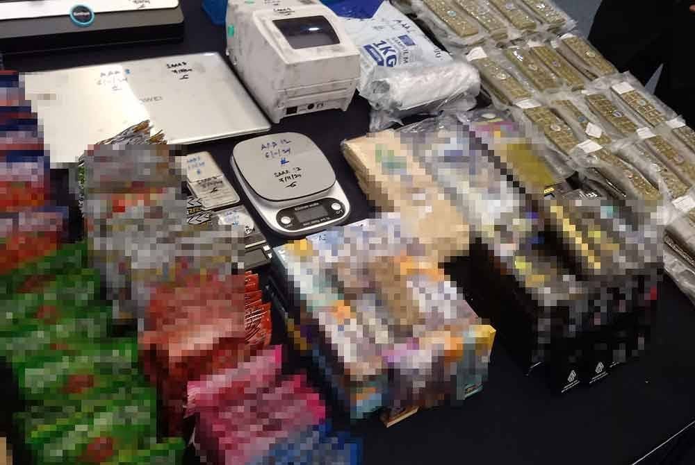 Pelbagai bentuk ganja antara yang dirampas menerusi tangkapan seorang individu pada Rabu lalu.