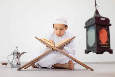 Peranan guru dalam mengajar asas bacaan al-Quran ini tidak boleh ditolak meskipun pelbagai teknologi terkini seperti AI digunakan. Foto hiasan