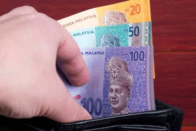 MELAZIMI pemberian hutang kepada orang memerlukan adalah perbuatan yang hampir menyamai amalan bersedekah. -Foto: CANVA