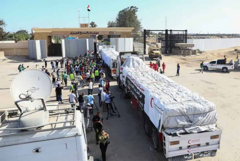 Konvoi trak bantuan kemanusiaan melintasi sempadan Rafah sebelum ia dikuasai rejim Zionis pada Mei lalu.