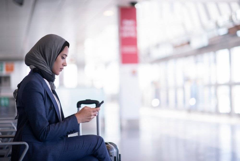 ADA pramugari yang terpaksa bekerja kerana menanggung keluarga selain belum mendapat kerja lain. Foto CANVA