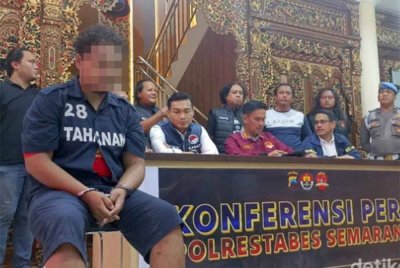 Eko yang bertubuh gempal dan berambut keriting kini sudah ditahan polis. - Foto: Agensi