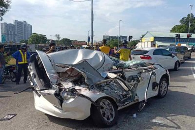 Mangsa maut di lokasi kejadian dan diserahkan kepada polis untuk tindakan selanjutnya.