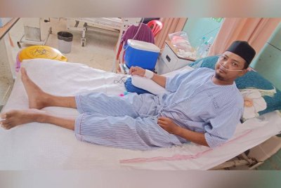 Mohd Lutfi kini dirawat di Hospital Kemaman akibat kanser kelenjar jantung yang dialami sejak dua tahun lalu.
