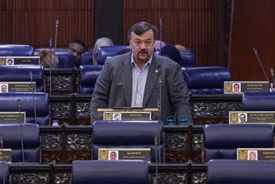 Amir Hamzah pada Persidangan Dewan Rakyat sempena Mesyuarat Ketiga Penggal Ketiga Parlimen ke-15 di Bangunan Parlimen hari ini. - Foto: Bernama