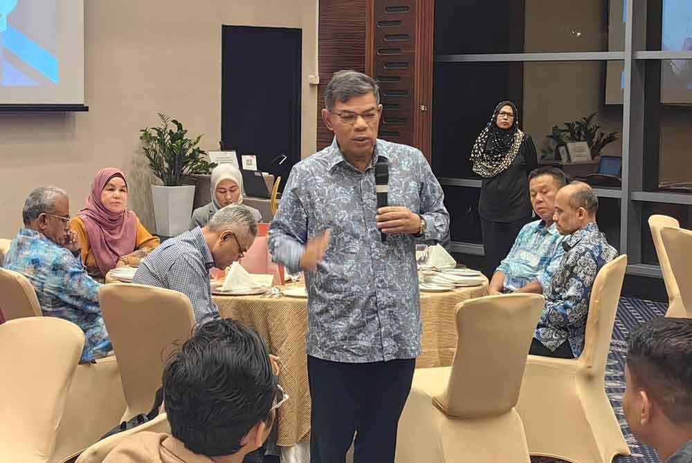 Saifuddin Nasution yang tiba di Singapura pada Rabu sempat meluangkan masa bersama diaspora Malaysia dalam satu sesi ramah mesra dan makan malam. Foto Facebook Saifuddin Nasution
