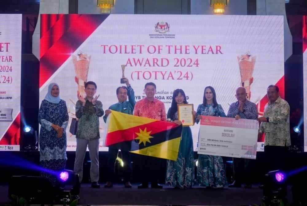 
SMK Merbau, Miri, Sarawak memenangi kategori sekolah dan membawa pulang RM20,000 berserta piala iringan dan sijil penghargaan. Foto UKK KPKT