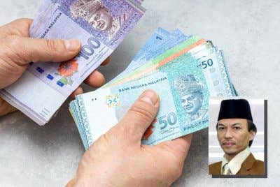 Pemohon bantuan zakat yang memberikan maklumat atau butiran palsu dengan niat memperdayakan bagi mendapat bantuan zakat boleh dikenakan tindakan undang-undang dibawah akta SPRM. (Gambar kecil: Ahmad Azrin)