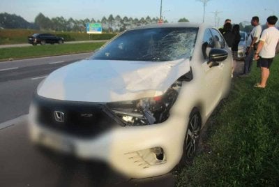 Keadaan kereta yang terlibat kemalangan.