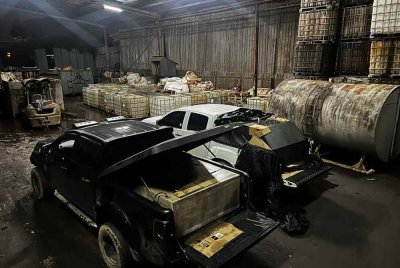 Antara barang yang dirampas dalam operasi berkenaan.