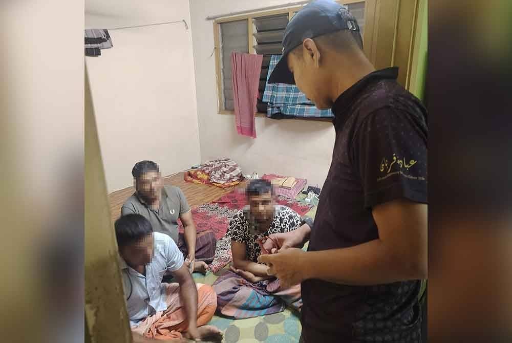 Wan Mohammed Saupee menjalankan pemeriksaan awal ke atas warga asing dalam serbuan di sebuah flat di Segambut, pada Jumaat.