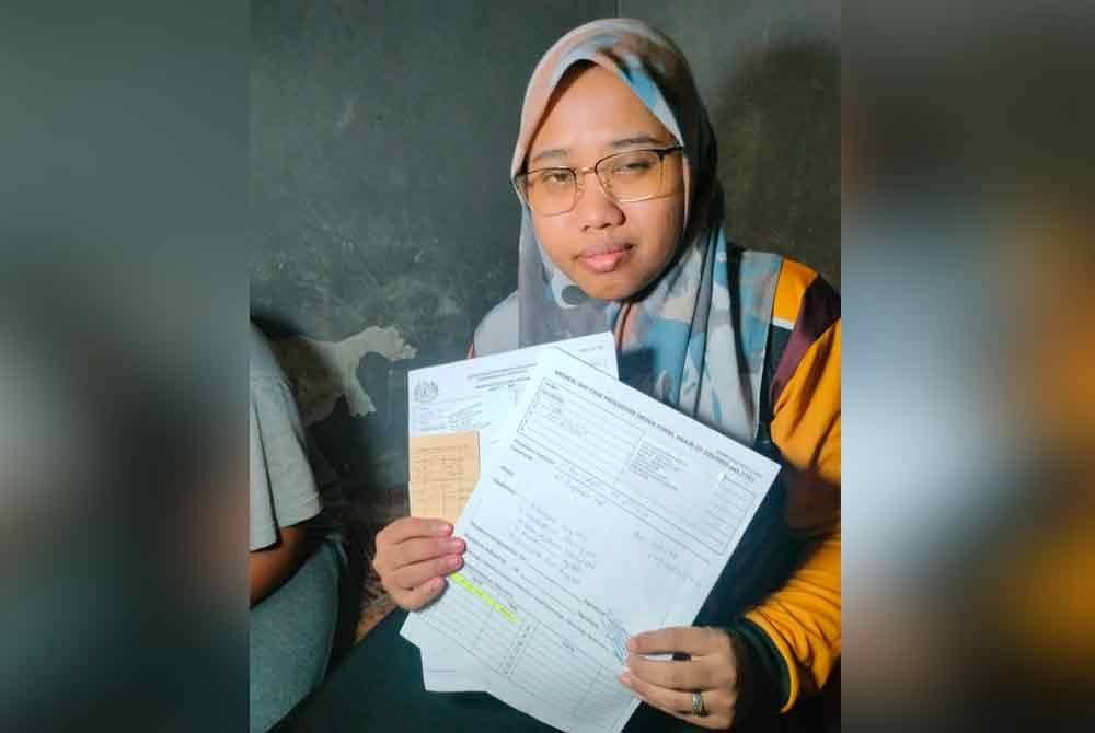 Norzainizah menunjukkan laporan perubatan dari hospital.