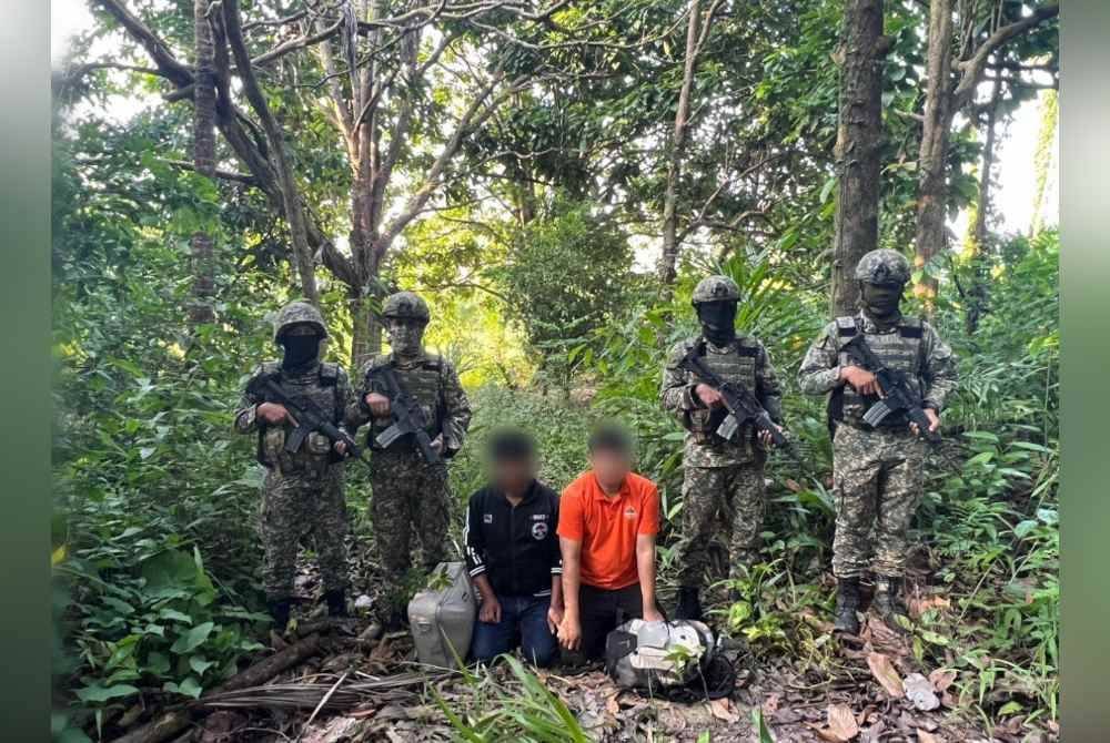 Kedua-dua suspek menyusup masuk ke Malaysia di Sungai Golok.