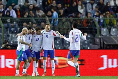 Pemain Itali meraikan kejayaan Sandro Tonali (dua, kiri) menjaringkan gol pembukaan ketika perlawanan Liga Negara-Negara UEFA kumpulan A2 antara Belgium dan Itali di Stadium King Baudouin, Brussels, Belgium, 14 November 2024. Foto AP