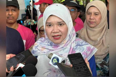 Fadlina ketika ditemui pemberita kepada pemberita selepas merasmikan Karnival Pantai Port Dickson Pendidikan Awal Kanak-Kanak di Pantai Batu 5 di sini pada Jumaat.