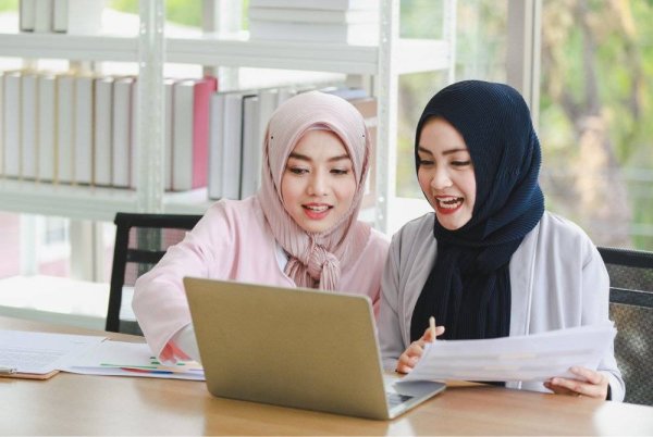 MUFTI turut menegur perbuatan tidak berintegriti sesetengah umat Islam yang mengungkapkan kata-kata mungkar kepada sesama Muslim melalui media sosial. Foto CANVA