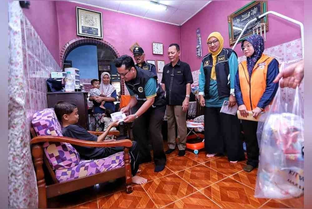 Muhammad Shukri menerima kunjungan agensi berkaitan dan wakil rakyat ketika program Program Ziarah Kasih dan Santun Masyarakat DUN Taboh Naning.
