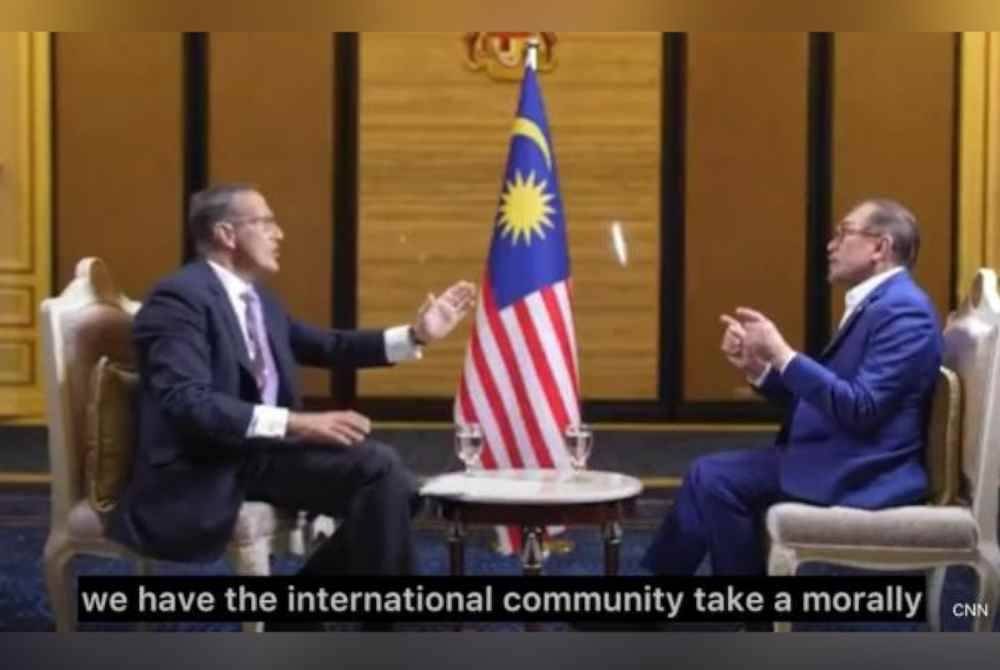 Tangkap layar video wawancara Perdana Menteri, Datuk Seri Anwar Ibrahim mengenai konflik Israel-Palestin bersama Richard Quest daripada CNN.