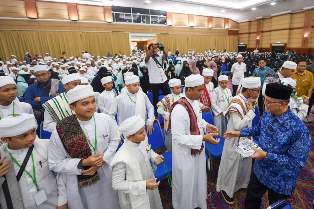 Kerajaan Negeri Pahang memastikan pelajar tahfiz mendapat pendidikan berkualiti dan diberi perhatian penuh seiring dengan kedudukan kewangan negeri yang kukuh.