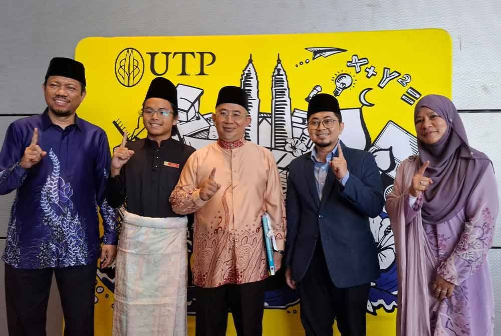 Zamri (tengah) mahu lebih banyak program pengimarahan al-Quran diadakan di peringkat sekolah dan IPT.