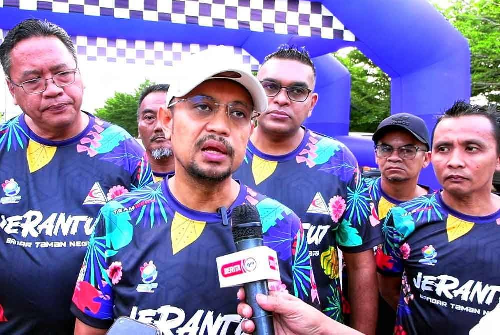 Haris ketika bercakap kepada pemberita.