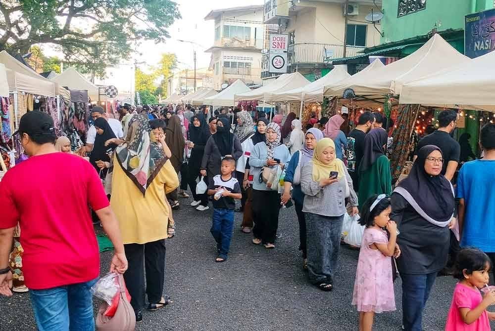 Kemeriahan di Pasar Anak Muda@Lepak Lorong setiap Jumaat menjadi tarikan terbaharu pelancongan di daerah tersebut.