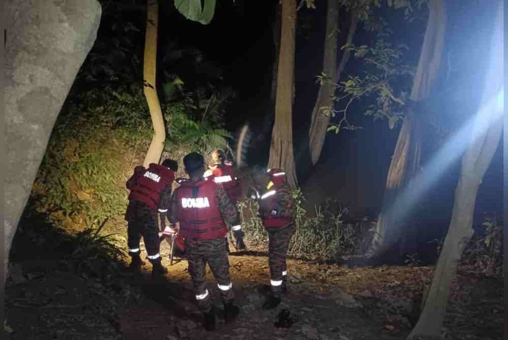 Operasi mencari seorang remaja lelaki yang dikhuatiri lemas di Sungai Jeram Badoh di Segamat.