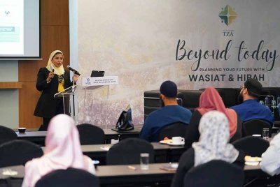 Nor Fazlina ketika memberi taklimat berkaitan wasiat dan hibah pada Majlis Beyond Today Planning Your Future Wasiat and Hibah di Pusat Pameran dan Perdagangan Antarabangsa Malaysia (MITEC) pada Sabtu. FOTO: SINAR HARIAN / MOHD HALIM ABDUL WAHID