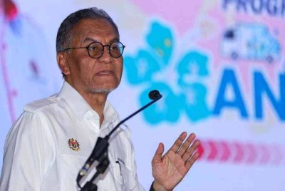 Dr Dzulkefly berucap pada Program Jelajah Agenda Nasional Malaysia Sihat (ANMS) di Dataran Perayaan Petra Jaya, hari ini. Foto Bernama