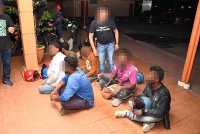 PATI yang ditahan dalam satu operasi di sekitar laluan Kota Bharu-Bachok pada Khamis.